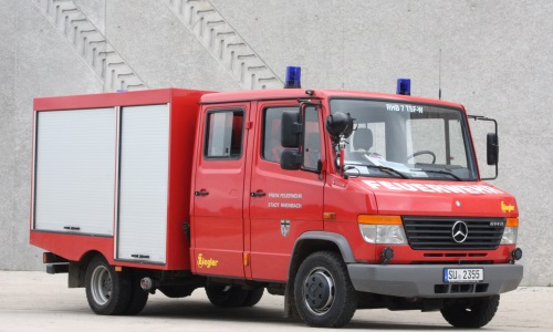 Tragkraftspritzenfahrzeug mit Löschwasserbehälter