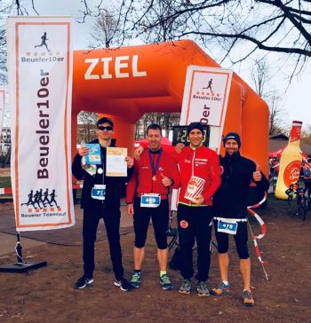 Die Starter beim Beueler 10er vor dem Zieleinlauf