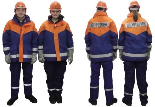 Zwei Jugendfeuerwehrmitglieder in Schutzkleidung.