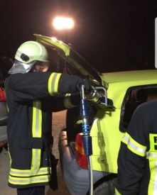 Die hydraulische Rettungsschere im Einsatz